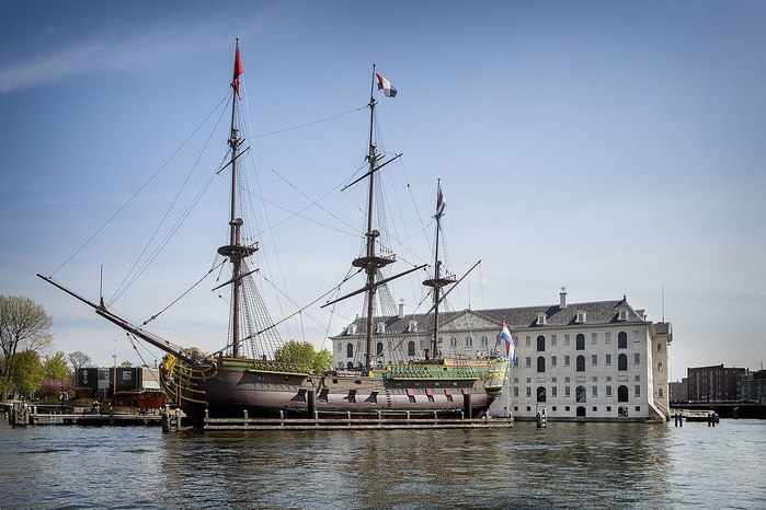 1280px-Replica_VOC-schip_Amsterdam (900x666, 77Kb)