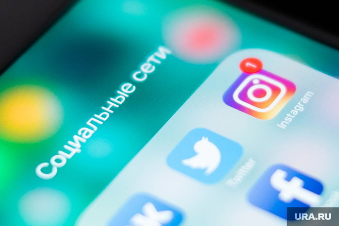 322344_Klipart_po_teme_Sotsialynie_seti_Ekaterinburg_smartfon_internet_vkontakte_sotsialynie_seti_facebook_feysbuk_tvitter_gadzhet_instagram_twitter_instagram_prilozhenie_vkontakte_250x0_1870.1247.0.0 (700x466, 337Kb)