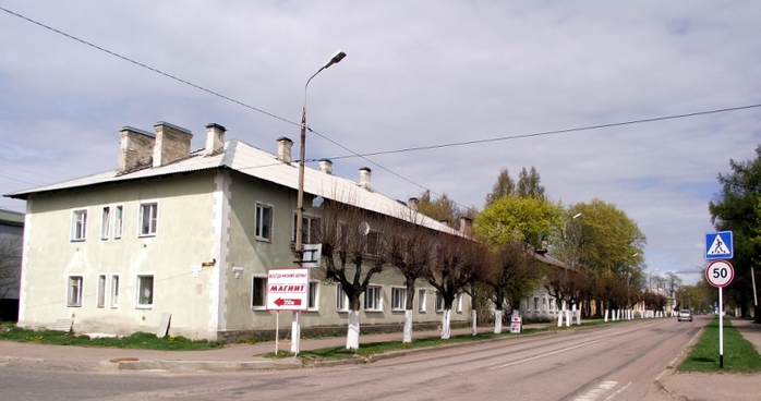 0-0 так в основном выглядят городские улицы, застроенные двухэтажными (700x368, 263Kb)