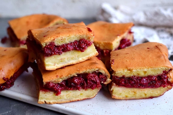 main_b_pirog-iz-jidkogo-testa-s-varenem (700x466, 234Kb)