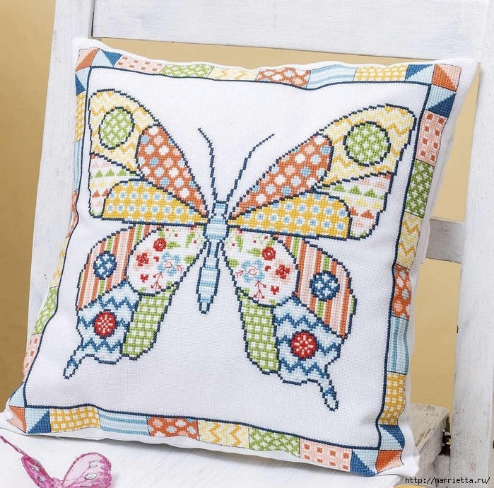 Интерьерная подушка с бабочкой. Вышивка (1) - копия (700x690, 452Kb)