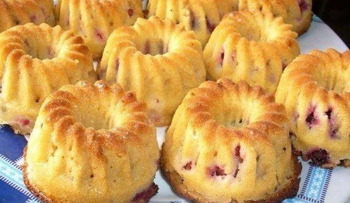 Маффины на кефире со смородиной «Чудо-ягода» ! (690x400, 241Kb)