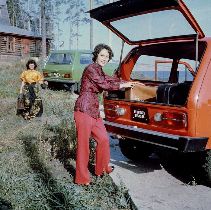 ссср Съёмка рекламы нового автомобиля «Нива» ВАЗ-2121. ССС . 1975 г. (700x694, 617Kb)