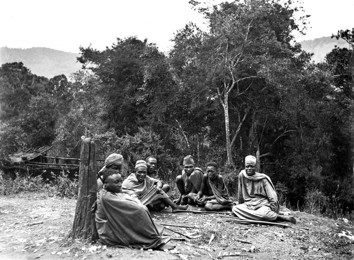 Африка Мужчины шамбалы и паре, 1900 год (700x514, 267Kb)