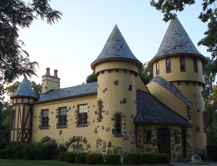 Curwood_castle (700x536, 412Kb)