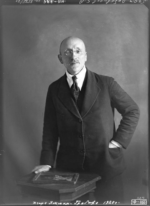 1920 Портрет художника Игоря Грабаря. в Вятке (509x700, 58Kb)