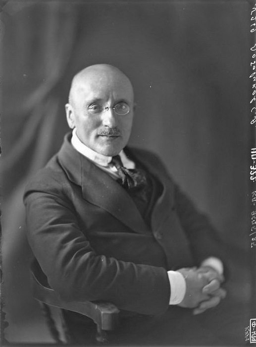 1920 Портрет художника Игоря Грабаря (517x700, 51Kb)
