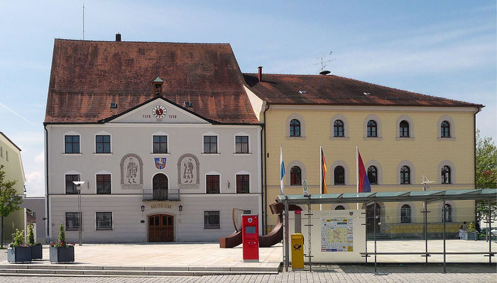 1280px-Museum_und_Rathaus_Osterhofen-2 (900x599, 66Kb)