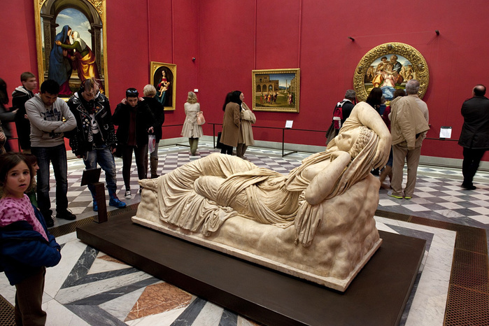 eur-erco-galleria-degli-uffizi-museum-florence-image-1-1 (900x666, 179Kb)