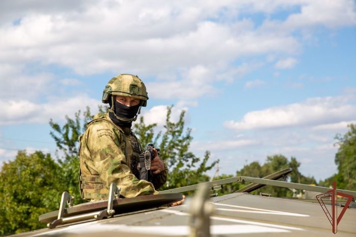 7290319_Rosgvardiya_obespechila_bezopasnost_dostavki_okolo_600_tonn_gymanitarnoi_pomoshi_v_Hersonskyu_i_Zaporojskyu_oblasti (700x466, 44Kb)