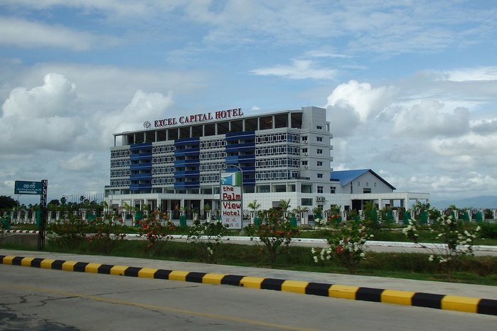 Hotel_Zone,_Myanmar_(Burma)_-_panoramio_(1) (900x666, 70Kb)