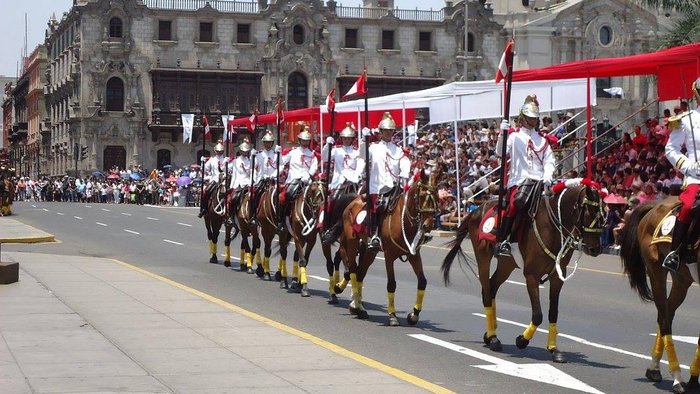 cambio-de-guardia-palacio (900x594, 88Kb)