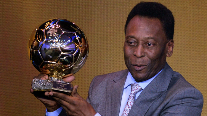 pele-lors-de-la-remise-du-ballon-d-or_625a8d99d44fe40acc4057e709ac96cacaffd98a (700x394, 349Kb)