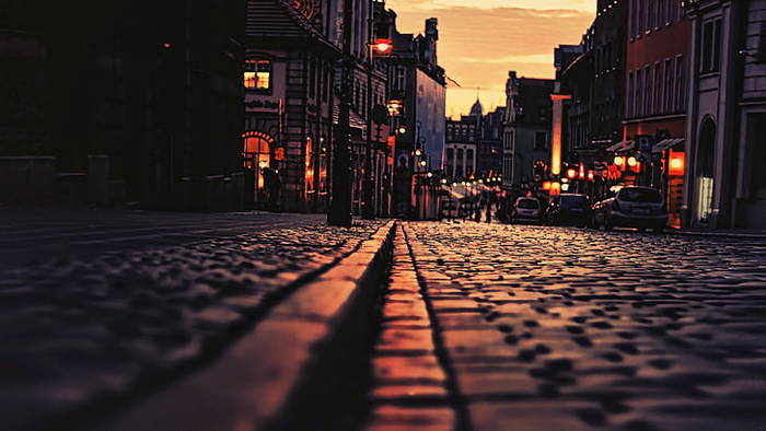 street-worm-s-eye-view-road-cityscape-wallpaper-preview (700x394, 43Kb)