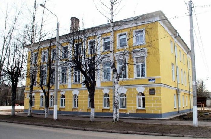 0 0 В этом в здании в 1918-м году состоялся съезд Советов Лодейнопольского района (700x461, 348Kb)
