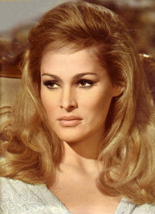 ursula-andress-wallpaper-1120264984 (507x700, 374Kb)