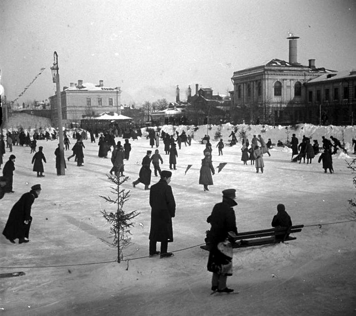  оссия Каток на Девичьем поле в Москве, 1908 год (700x620, 256Kb)