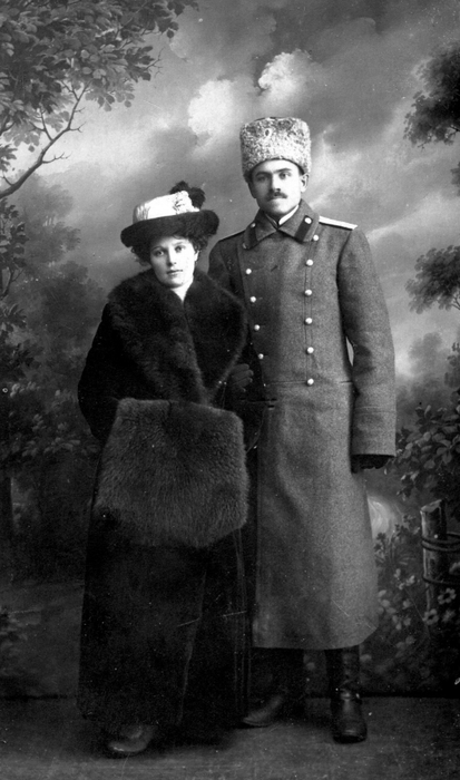  оссия Муром Аркадий Викторович Попов с женой Лидией. 20.03.1915 (413x700, 176Kb)