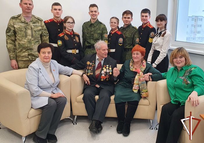 7290319_V_Ugre_oficeri_Rosgvardii_proveli_cikl_meropriyatii_posvyashennih_79oi_godovshine_so_Dnya_snyatiya_blokadi_Leningrada_1_ (700x490, 72Kb)