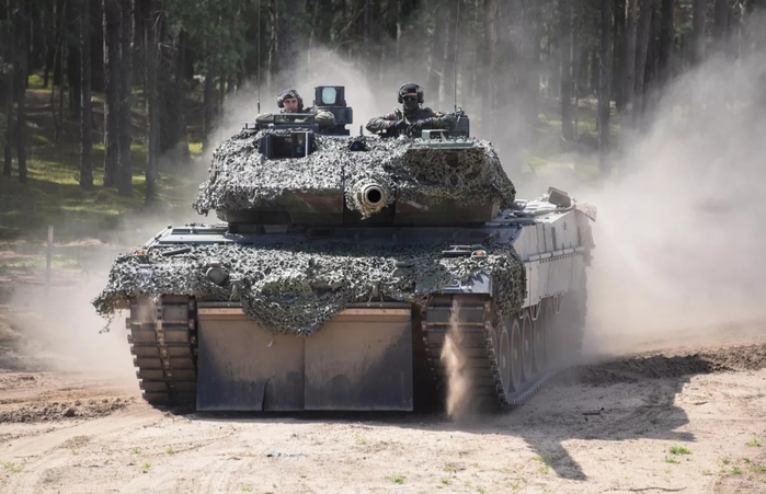   2/7329934_Tank_Leopard (700x451, 214Kb)