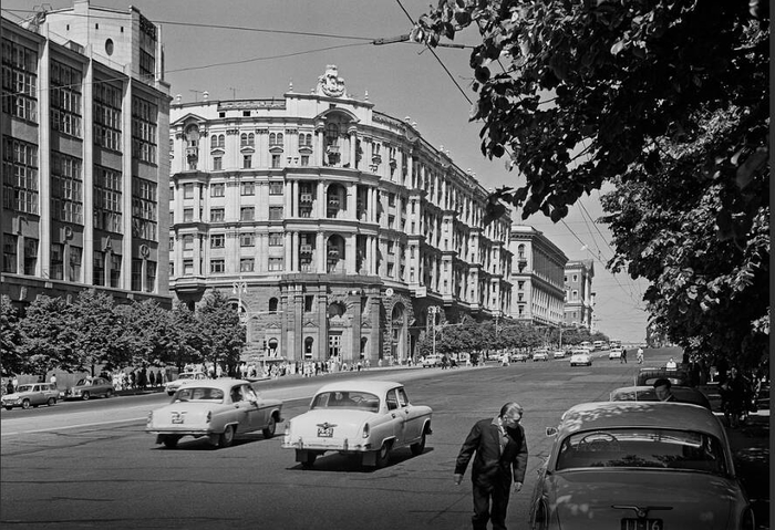 Улица горького сейчас. Улица Горького в Москве. Улица Горького Москва сейчас. Старая Москва улица Горького дом КГБ.