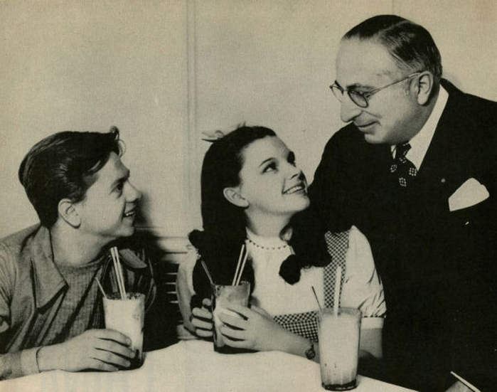 Mayer.Judygarland_mickeyrooney_louisbmayer_mgmpublicitystil8 (700x551, 253Kb)