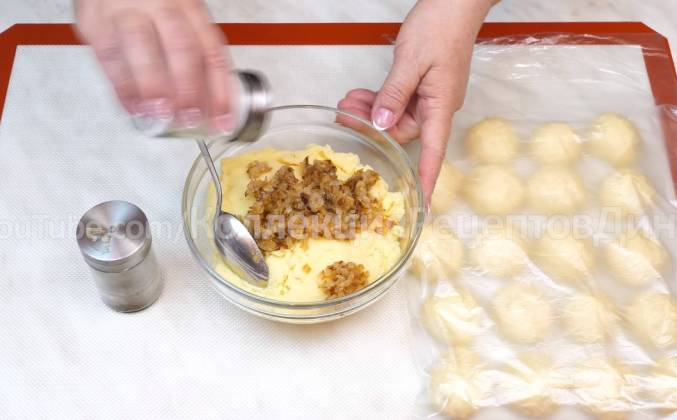 Жареные пирожки с картошкой и луком на сковороде3 (677x420, 154Kb)