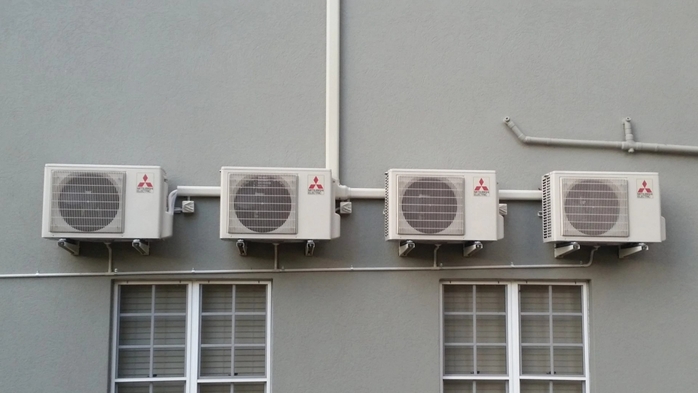 6132873_Professional_maintenance_of_Mitsubishi_air_conditioners (700x393, 149Kb)