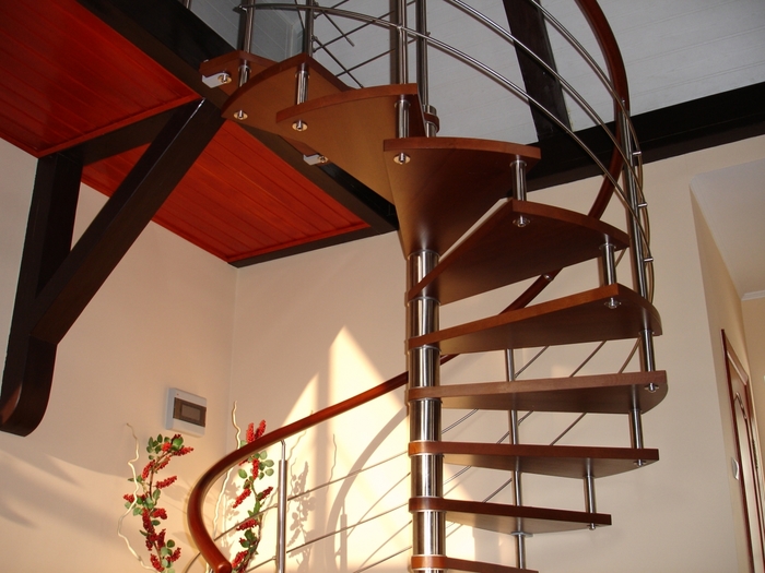 Лестница для крыльца: варианты постройки и основы монтажа
