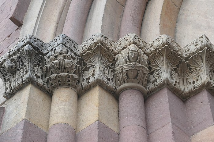 North_portal_of_St._Peter's_Cathedral_(Worms)_Detail (900x666, 105Kb)