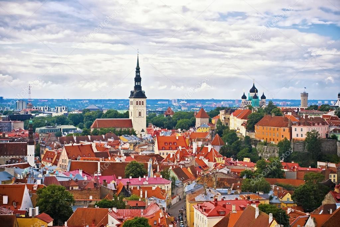 depositphotos_6585268-stock-photo-tallinn-old-town (700x466, 391Kb)