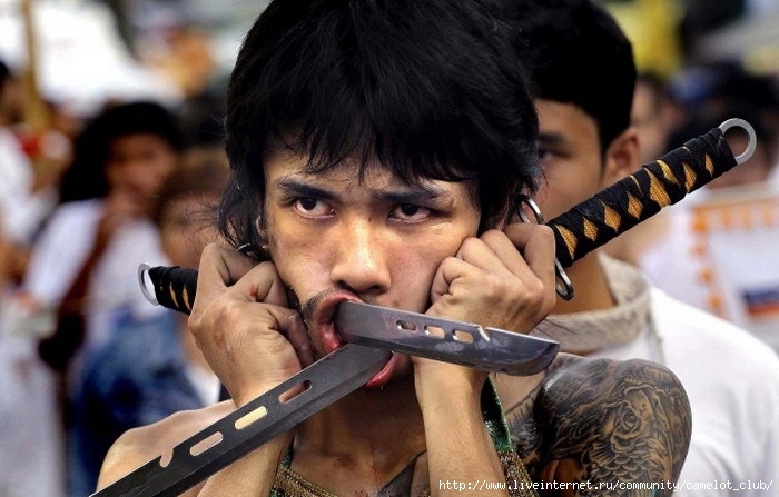 Phuket-Vegetarian-Festival-14 (700x447, 197Kb)
