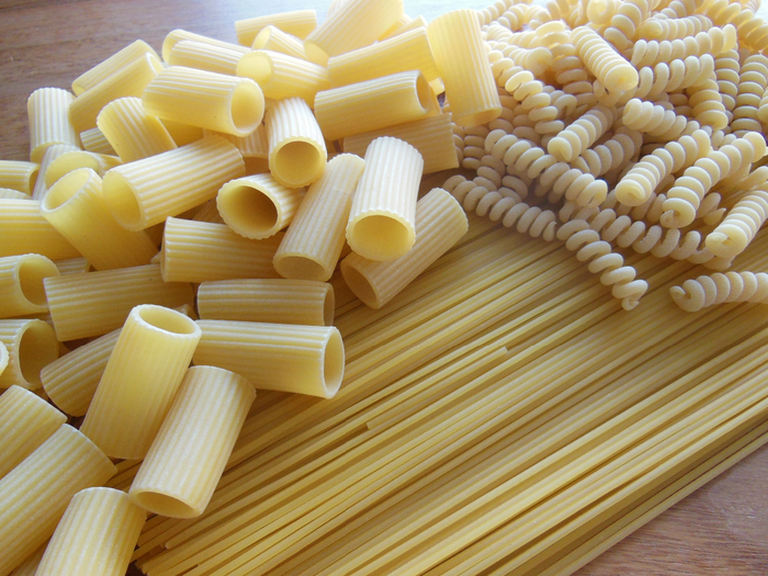 food-produce-italy-cuisine-pasta-noodles-penne-raw-spaghetti-italian-food-fussili-grass-family-908590 (700x525, 497Kb)