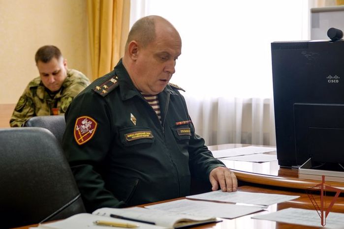 ural9466_small_pillarboxed (700x466, 39Kb)
