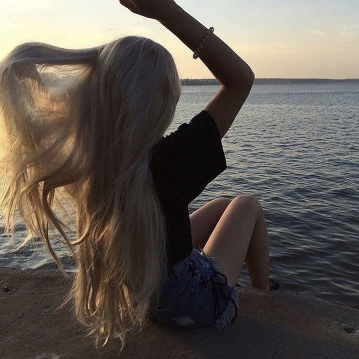 blondinki-foto-so-spiny_30 (700x699, 88Kb)