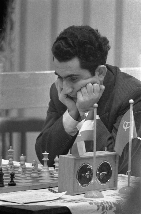 Tigran_Petrosian--  (461x700, 189Kb)
