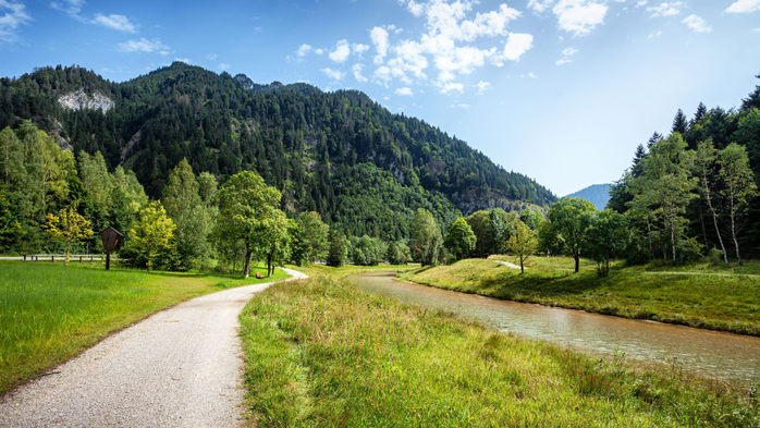 Dirt road along a river, summer landscape, Bavaria, Germany (700x393, 426Kb)