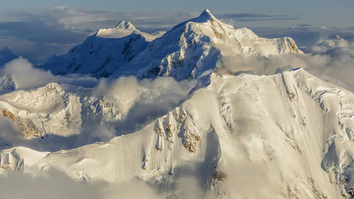 Kahiltna Peaks and Mount Hunter in Denali National Park and Preserve, Alaska, USA (700x393, 273Kb)