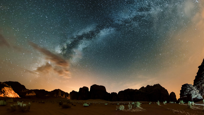 Milky way above red Wadi Rum desert at night, Jordan (700x393, 301Kb)