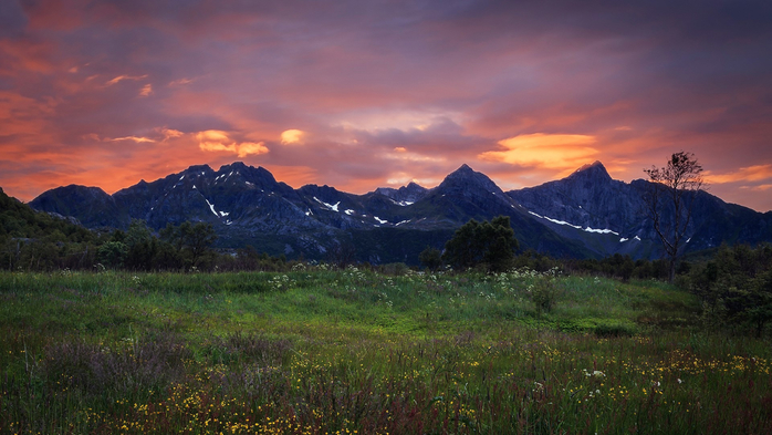 Mountain landscape at sunset, Lofoten Islands, Norway (700x393, 334Kb)