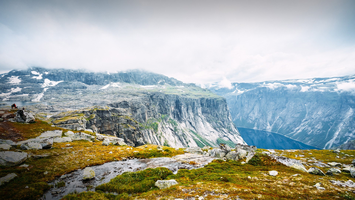 Mountains landscape at Trolltunga hiking trail, Norway (700x393, 350Kb)