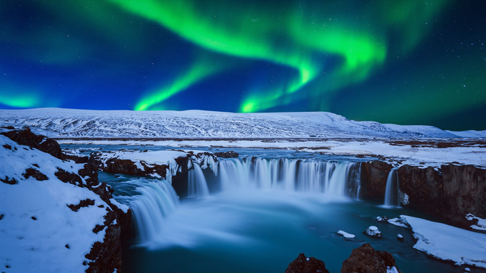 Northern lights, Aurora borealis at Godafoss waterfall in winter, Iceland (700x393, 301Kb)
