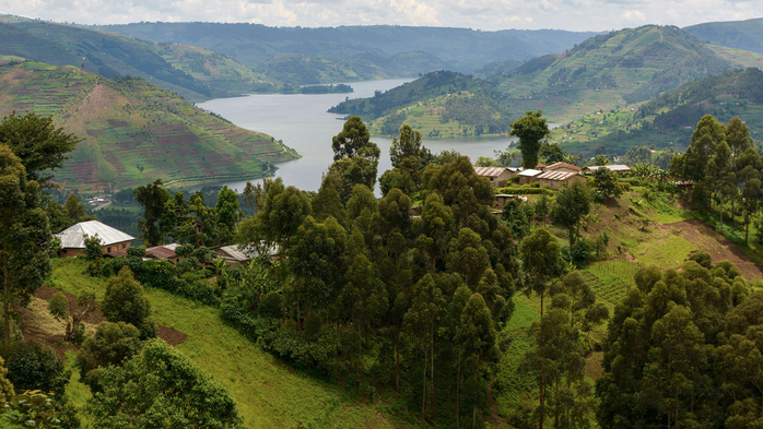 Overlooking Lake Bunyonyi, Southwest Uganda (700x393, 433Kb)
