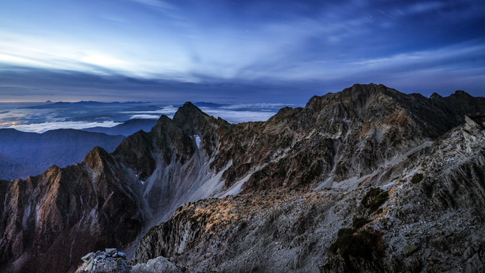 Panoramic landscape at steep rocks with mountain spikes, Azumi-Kamikochi National Park, Japan (700x393, 309Kb)