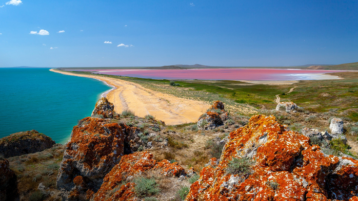 Panoramic view at Pink Lake and sea from mountain, Australia (700x393, 401Kb)