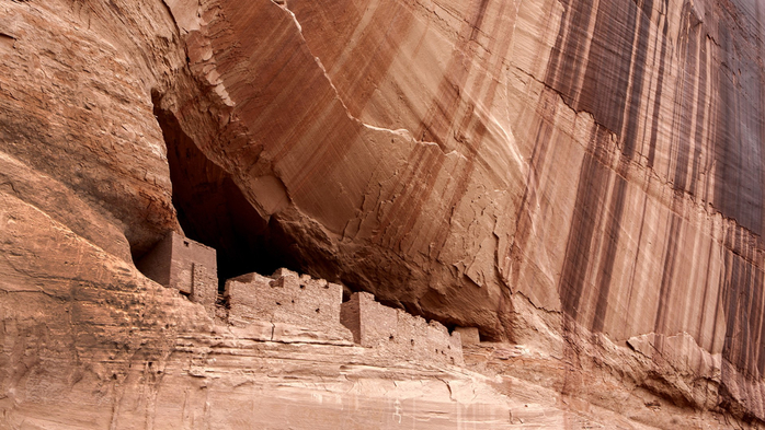 Prehistoric ruins built into a cliff in Canyon de Chelly, Arizona, USA (700x393, 371Kb)