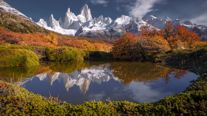Reflecting Fitz Roy Mountain in a lake near El Chaltén in autumn, Patagonia, Argentina (700x393, 405Kb)