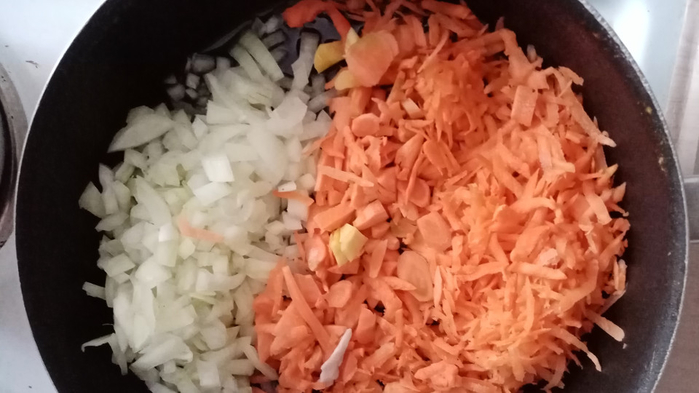 fry onions and carrots (700x393, 238Kb)