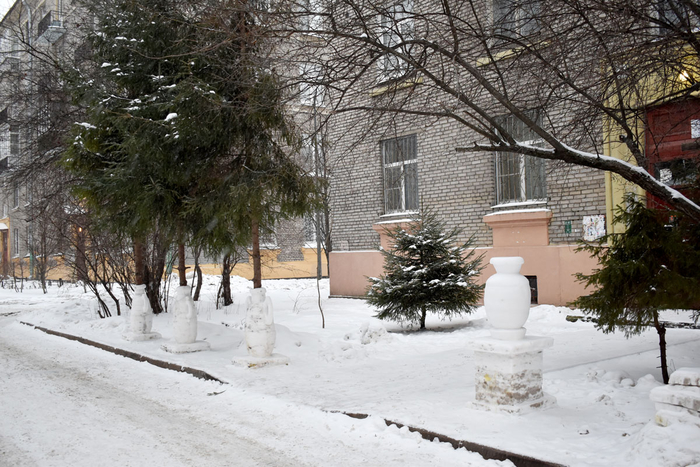 Снежные-скульптуры-на-Ланском,-11-дек-2023-(8) (700x467, 395Kb)