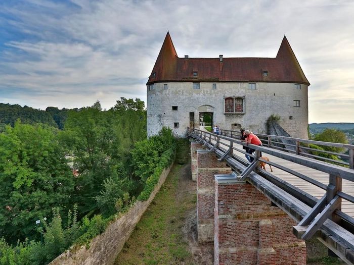 burghausen-auf-der-bruecke_375c248767 (900x725, 79Kb)